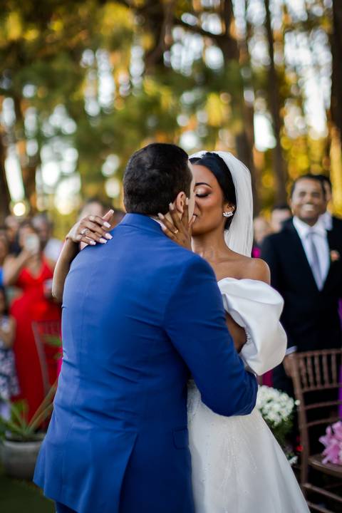 noiva-make-cabelo-salão-espaço-fernanda-naves-vestido-buque-maquiagem-casamento-casar-fotos-fotografias-fotografo-em-uberlandia-daniel-custodio-fotografo-noivo-barbearia-carro-cerimonia-por-do-sol-chacara-the-farm-banda-DJ-pista-padrinhos-madrinhas-festa-'