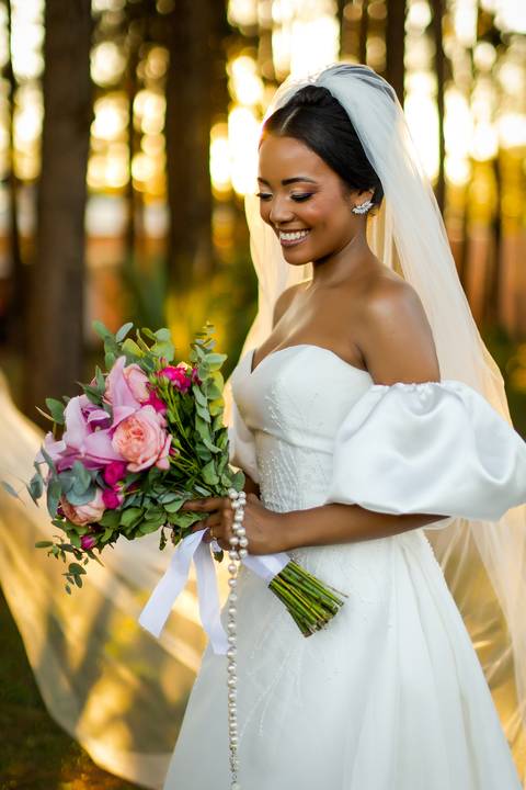 noiva-make-cabelo-salão-espaço-fernanda-naves-vestido-buque-maquiagem-casamento-casar-fotos-fotografias-fotografo-em-uberlandia-daniel-custodio-fotografo-noivo-barbearia-carro-cerimonia-por-do-sol-chacara-the-farm-banda-DJ-pista-padrinhos-madrinhas-festa-'