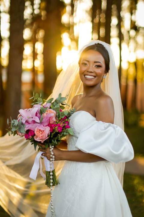 noiva-make-cabelo-salão-espaço-fernanda-naves-vestido-buque-maquiagem-casamento-casar-fotos-fotografias-fotografo-em-uberlandia-daniel-custodio-fotografo-noivo-barbearia-carro-cerimonia-por-do-sol-chacara-the-farm-banda-DJ-pista-padrinhos-madrinhas-festa-'