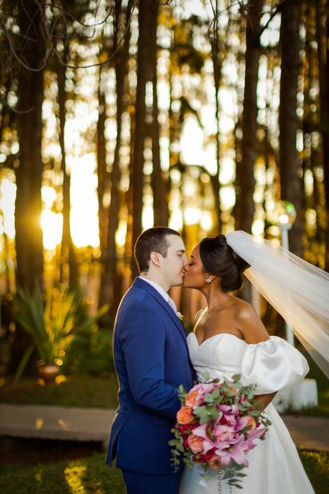 noiva-make-cabelo-salão-espaço-fernanda-naves-vestido-buque-maquiagem-casamento-casar-fotos-fotografias-fotografo-em-uberlandia-daniel-custodio-fotografo-noivo-barbearia-carro-cerimonia-por-do-sol-chacara-the-farm-banda-DJ-pista-padrinhos-madrinhas-festa-'