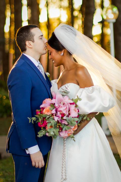 noiva-make-cabelo-salão-espaço-fernanda-naves-vestido-buque-maquiagem-casamento-casar-fotos-fotografias-fotografo-em-uberlandia-daniel-custodio-fotografo-noivo-barbearia-carro-cerimonia-por-do-sol-chacara-the-farm-banda-DJ-pista-padrinhos-madrinhas-festa-'