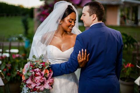 noiva-make-cabelo-salão-espaço-fernanda-naves-vestido-buque-maquiagem-casamento-casar-fotos-fotografias-fotografo-em-uberlandia-daniel-custodio-fotografo-noivo-barbearia-carro-cerimonia-por-do-sol-chacara-the-farm-banda-DJ-pista-padrinhos-madrinhas-festa-'