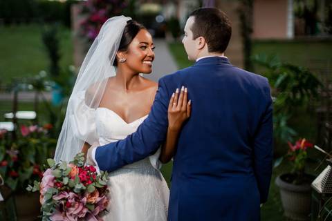 noiva-make-cabelo-salão-espaço-fernanda-naves-vestido-buque-maquiagem-casamento-casar-fotos-fotografias-fotografo-em-uberlandia-daniel-custodio-fotografo-noivo-barbearia-carro-cerimonia-por-do-sol-chacara-the-farm-banda-DJ-pista-padrinhos-madrinhas-festa-'