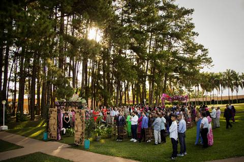 noiva-make-cabelo-salão-espaço-fernanda-naves-vestido-buque-maquiagem-casamento-casar-fotos-fotografias-fotografo-em-uberlandia-daniel-custodio-fotografo-noivo-barbearia-carro-cerimonia-por-do-sol-chacara-the-farm-banda-DJ-pista-padrinhos-madrinhas-festa-'