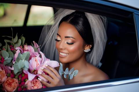 noiva-make-cabelo-salão-espaço-fernanda-naves-vestido-buque-maquiagem-casamento-casar-fotos-fotografias-fotografo-em-uberlandia-daniel-custodio-fotografo-noivo-barbearia-carro-cerimonia-por-do-sol-chacara-the-farm-banda-DJ-pista-padrinhos-madrinhas-festa-'