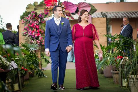 noiva-make-cabelo-salão-espaço-fernanda-naves-vestido-buque-maquiagem-casamento-casar-fotos-fotografias-fotografo-em-uberlandia-daniel-custodio-fotografo-noivo-barbearia-carro-cerimonia-por-do-sol-chacara-the-farm-banda-DJ-pista-padrinhos-madrinhas-festa-'