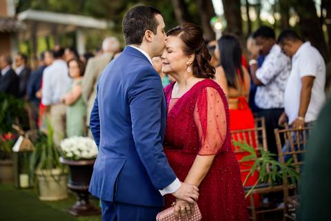 noiva-make-cabelo-salão-espaço-fernanda-naves-vestido-buque-maquiagem-casamento-casar-fotos-fotografias-fotografo-em-uberlandia-daniel-custodio-fotografo-noivo-barbearia-carro-cerimonia-por-do-sol-chacara-the-farm-banda-DJ-pista-padrinhos-madrinhas-festa-'