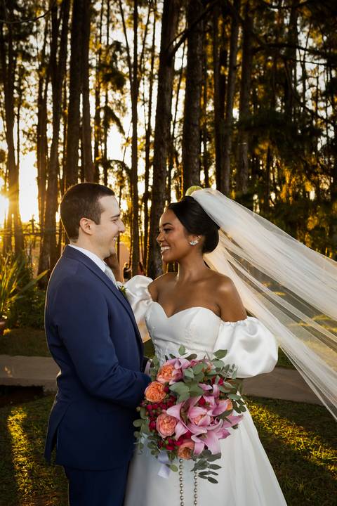 noiva-make-cabelo-salão-espaço-fernanda-naves-vestido-buque-maquiagem-casamento-casar-fotos-fotografias-fotografo-em-uberlandia-daniel-custodio-fotografo-noivo-barbearia-carro-cerimonia-por-do-sol-chacara-the-farm-banda-DJ-pista-padrinhos-madrinhas-festa-'