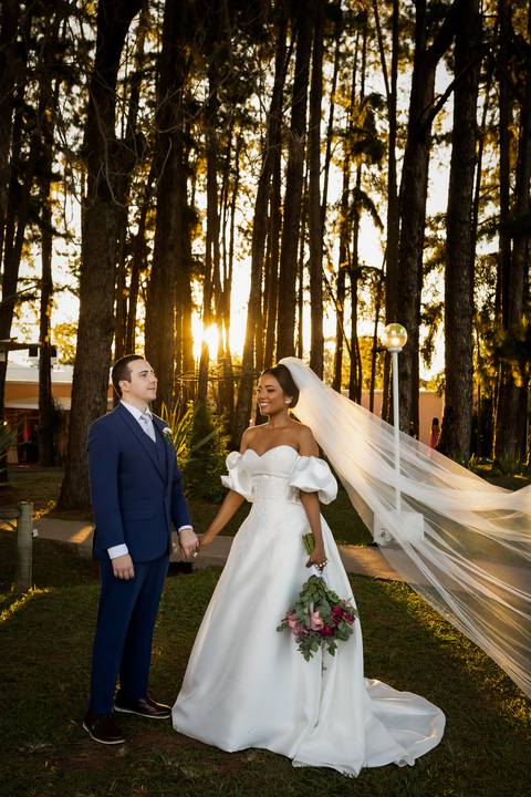 noiva-make-cabelo-salão-espaço-fernanda-naves-vestido-buque-maquiagem-casamento-casar-fotos-fotografias-fotografo-em-uberlandia-daniel-custodio-fotografo-noivo-barbearia-carro-cerimonia-por-do-sol-chacara-the-farm-banda-DJ-pista-padrinhos-madrinhas-festa-'