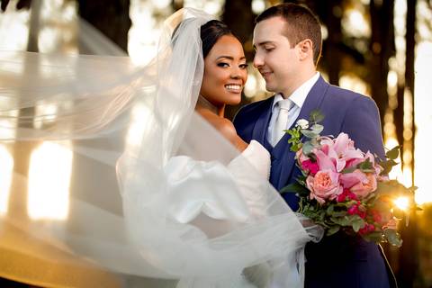 noiva-make-cabelo-salão-espaço-fernanda-naves-vestido-buque-maquiagem-casamento-casar-fotos-fotografias-fotografo-em-uberlandia-daniel-custodio-fotografo-noivo-barbearia-carro-cerimonia-por-do-sol-chacara-the-farm-banda-DJ-pista-padrinhos-madrinhas-festa-'