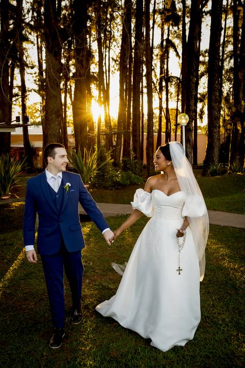 noiva-make-cabelo-salão-espaço-fernanda-naves-vestido-buque-maquiagem-casamento-casar-fotos-fotografias-fotografo-em-uberlandia-daniel-custodio-fotografo-noivo-barbearia-carro-cerimonia-por-do-sol-chacara-the-farm-banda-DJ-pista-padrinhos-madrinhas-festa-'