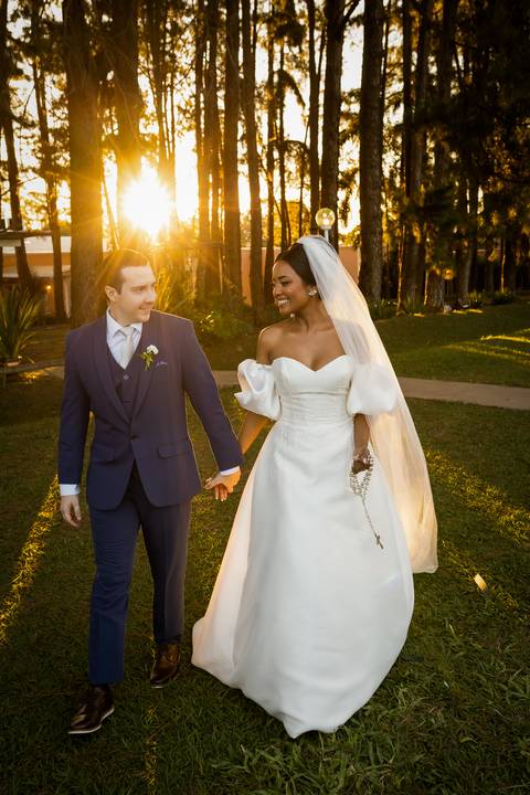 noiva-make-cabelo-salão-espaço-fernanda-naves-vestido-buque-maquiagem-casamento-casar-fotos-fotografias-fotografo-em-uberlandia-daniel-custodio-fotografo-noivo-barbearia-carro-cerimonia-por-do-sol-chacara-the-farm-banda-DJ-pista-padrinhos-madrinhas-festa-'