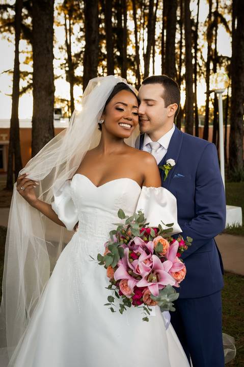 noiva-make-cabelo-salão-espaço-fernanda-naves-vestido-buque-maquiagem-casamento-casar-fotos-fotografias-fotografo-em-uberlandia-daniel-custodio-fotografo-noivo-barbearia-carro-cerimonia-por-do-sol-chacara-the-farm-banda-DJ-pista-padrinhos-madrinhas-festa-'