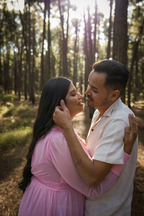 pre-wedding-ensaio-fotos-de-casamento-daniel-custodio-fotografo-uberlandia-casamento-namoro-minas-gerias-religioso-make-noiva-noivo-aliança-civil-madrinha-padrinho-chacara-fotografo-de-casamento-dj-buffet-vestido-buque-amor-love-floresta-do-lobo-igreja-'