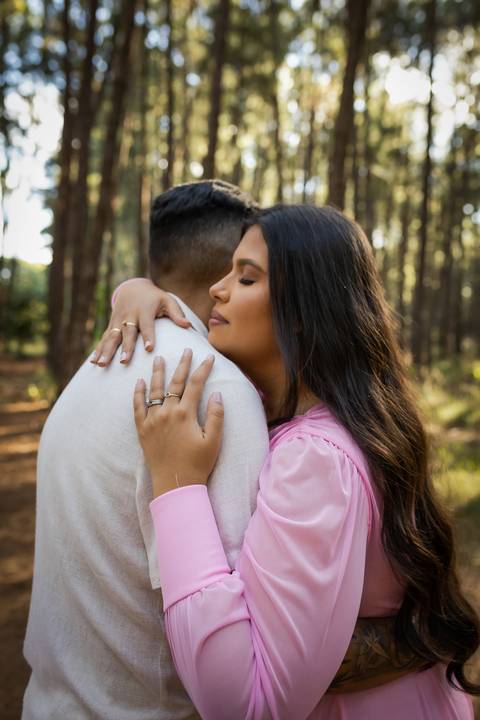 pre-wedding-ensaio-fotos-de-casamento-daniel-custodio-fotografo-uberlandia-casamento-namoro-minas-gerias-religioso-make-noiva-noivo-aliança-civil-madrinha-padrinho-chacara-fotografo-de-casamento-dj-buffet-vestido-buque-amor-love-floresta-do-lobo-igreja-'