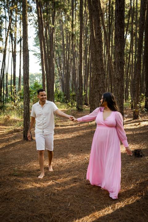 pre-wedding-ensaio-fotos-de-casamento-daniel-custodio-fotografo-uberlandia-casamento-namoro-minas-gerias-religioso-make-noiva-noivo-aliança-civil-madrinha-padrinho-chacara-fotografo-de-casamento-dj-buffet-vestido-buque-amor-love-floresta-do-lobo-igreja-'