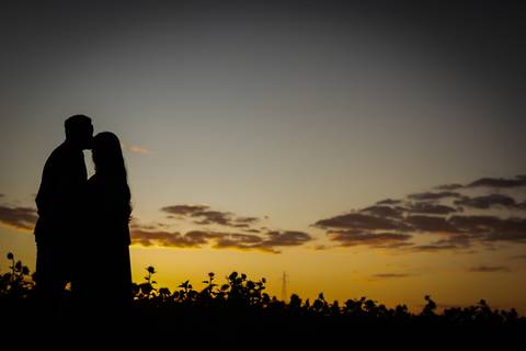 pre-wedding-ensaio-fotos-de-casamento-daniel-custodio-fotografo-uberlandia-casamento-namoro-minas-gerias-religioso-make-noiva-noivo-aliança-civil-madrinha-padrinho-chacara-fotografo-de-casamento-dj-buffet-vestido-buque-amor-love-floresta-do-lobo-igreja-'