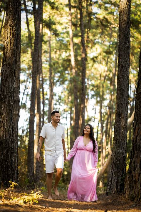 pre-wedding-ensaio-fotos-de-casamento-daniel-custodio-fotografo-uberlandia-casamento-namoro-minas-gerias-religioso-make-noiva-noivo-aliança-civil-madrinha-padrinho-chacara-fotografo-de-casamento-dj-buffet-vestido-buque-amor-love-floresta-do-lobo-igreja-'