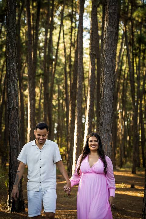 pre-wedding-ensaio-fotos-de-casamento-daniel-custodio-fotografo-uberlandia-casamento-namoro-minas-gerias-religioso-make-noiva-noivo-aliança-civil-madrinha-padrinho-chacara-fotografo-de-casamento-dj-buffet-vestido-buque-amor-love-floresta-do-lobo-igreja-'