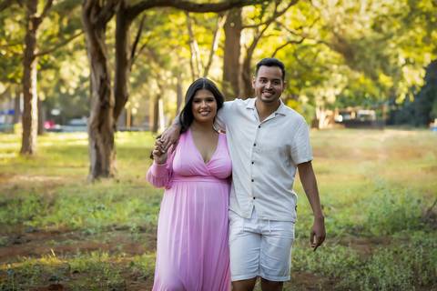 pre-wedding-ensaio-fotos-de-casamento-daniel-custodio-fotografo-uberlandia-casamento-namoro-minas-gerias-religioso-make-noiva-noivo-aliança-civil-madrinha-padrinho-chacara-fotografo-de-casamento-dj-buffet-vestido-buque-amor-love-floresta-do-lobo-igreja-'