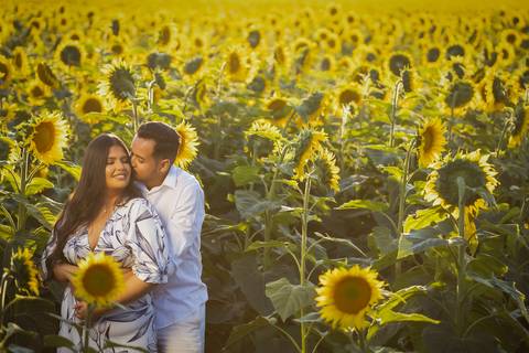 pre-wedding-ensaio-fotos-de-casamento-daniel-custodio-fotografo-uberlandia-casamento-namoro-minas-gerias-religioso-make-noiva-noivo-aliança-civil-madrinha-padrinho-chacara-fotografo-de-casamento-dj-buffet-vestido-buque-amor-love-floresta-do-lobo-igreja-'