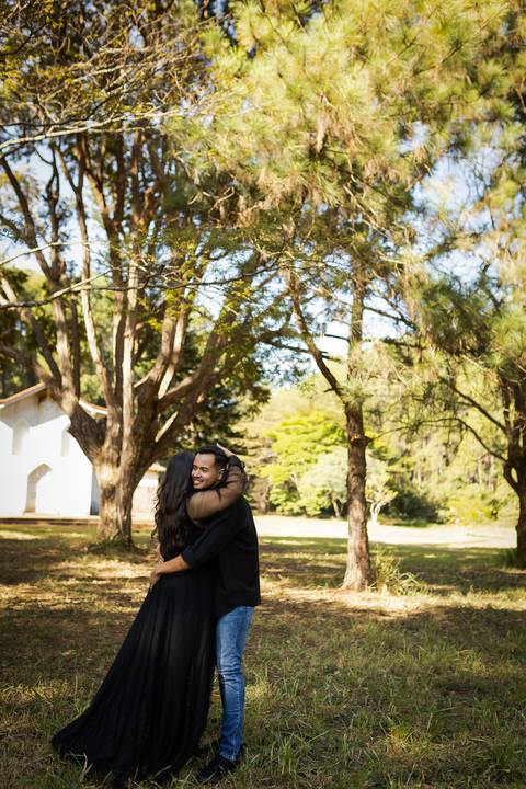 pre-wedding-ensaio-fotos-de-casamento-daniel-custodio-fotografo-uberlandia-casamento-namoro-minas-gerias-religioso-make-noiva-noivo-aliança-civil-madrinha-padrinho-chacara-fotografo-de-casamento-dj-buffet-vestido-buque-amor-love-floresta-do-lobo-igreja-'