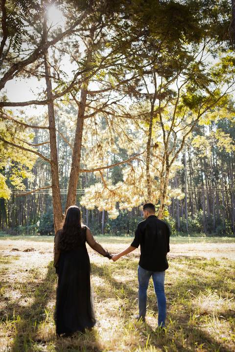 pre-wedding-ensaio-fotos-de-casamento-daniel-custodio-fotografo-uberlandia-casamento-namoro-minas-gerias-religioso-make-noiva-noivo-aliança-civil-madrinha-padrinho-chacara-fotografo-de-casamento-dj-buffet-vestido-buque-amor-love-floresta-do-lobo-igreja-'