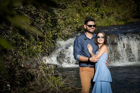 pre-wedding-ensaio-fotos-de-casamento-daniel-custodio-fotografo-uberlandia-casamento-namoro-minas-gerias-religioso-make-noiva-noivo-aliança-civil-madrinha-padrinho-chacara-fotografo-de-casamento-dj-buffet-vestido-buque-amor-love-floresta-do-lobo-igreja-'