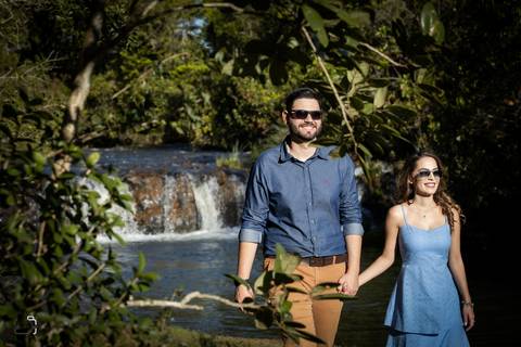 pre-wedding-ensaio-fotos-de-casamento-daniel-custodio-fotografo-uberlandia-casamento-namoro-minas-gerias-religioso-make-noiva-noivo-aliança-civil-madrinha-padrinho-chacara-fotografo-de-casamento-dj-buffet-vestido-buque-amor-love-floresta-do-lobo-igreja-'