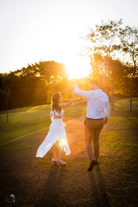pre-wedding-ensaio-fotos-de-casamento-daniel-custodio-fotografo-uberlandia-casamento-namoro-minas-gerias-religioso-make-noiva-noivo-aliança-civil-madrinha-padrinho-chacara-fotografo-de-casamento-dj-buffet-vestido-buque-amor-love-floresta-do-lobo-igreja-'