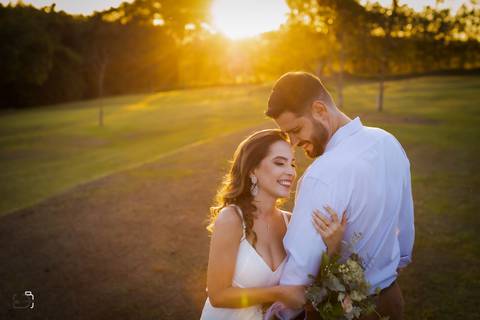 pre-wedding-ensaio-fotos-de-casamento-daniel-custodio-fotografo-uberlandia-casamento-namoro-minas-gerias-religioso-make-noiva-noivo-aliança-civil-madrinha-padrinho-chacara-fotografo-de-casamento-dj-buffet-vestido-buque-amor-love-floresta-do-lobo-igreja-'