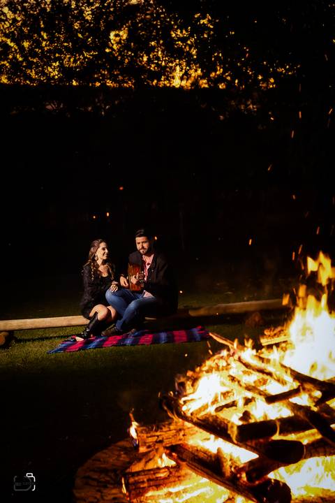 pre-wedding-ensaio-fotos-de-casamento-daniel-custodio-fotografo-uberlandia-casamento-namoro-minas-gerias-religioso-make-noiva-noivo-aliança-civil-madrinha-padrinho-chacara-fotografo-de-casamento-dj-buffet-vestido-buque-amor-love-floresta-do-lobo-igreja-'