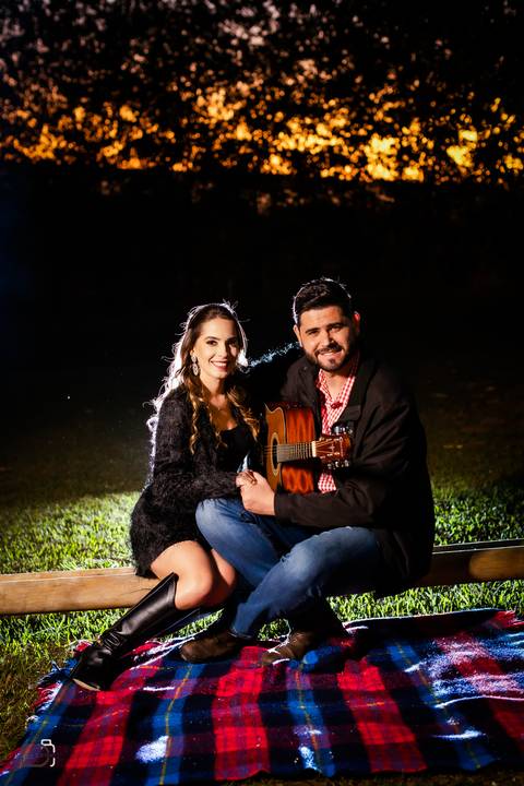 pre-wedding-ensaio-fotos-de-casamento-daniel-custodio-fotografo-uberlandia-casamento-namoro-minas-gerias-religioso-make-noiva-noivo-aliança-civil-madrinha-padrinho-chacara-fotografo-de-casamento-dj-buffet-vestido-buque-amor-love-floresta-do-lobo-igreja-'