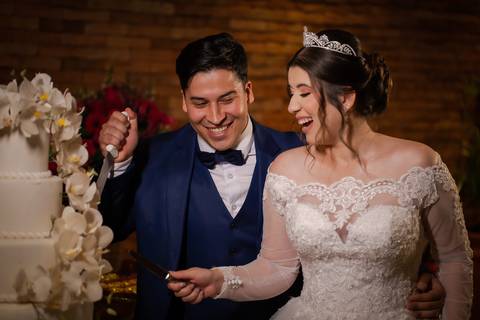 casamento-casar-noiva-noivo-igreja-cerimonia-musical-fernanda-naves-araguari-hotel-vestido-terno-make-off-fotografo-foto-uberlandia-coco-bambu-daniel-custodio-brinde-madrinha-padrinho-cerimonial-buque-maquiagem-dj-pista-de-dança-minas-gerais-love-amor-'