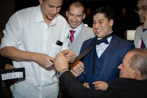 casamento-casar-noiva-noivo-igreja-cerimonia-musical-fernanda-naves-araguari-hotel-vestido-terno-make-off-fotografo-foto-uberlandia-coco-bambu-daniel-custodio-brinde-madrinha-padrinho-cerimonial-buque-maquiagem-dj-pista-de-dança-minas-gerais-love-amor-'