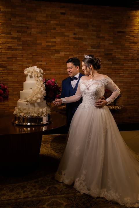 casamento-casar-noiva-noivo-igreja-cerimonia-musical-fernanda-naves-araguari-hotel-vestido-terno-make-off-fotografo-foto-uberlandia-coco-bambu-daniel-custodio-brinde-madrinha-padrinho-cerimonial-buque-maquiagem-dj-pista-de-dança-minas-gerais-love-amor-'