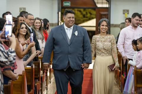 casamento-casar-igreja-cerimonia-noiva-make-salão-maquiagem-vestido-buque-cabelo-espaç0-carro-vestido-atelie-amor-noiva-noivo-madrinha-padrinho-dj-buffet-chacara-brinde-banda-cerimonial-foto-daniel-custodio-uberlandia-minas-gerais-brasil-mundo-fotografo'