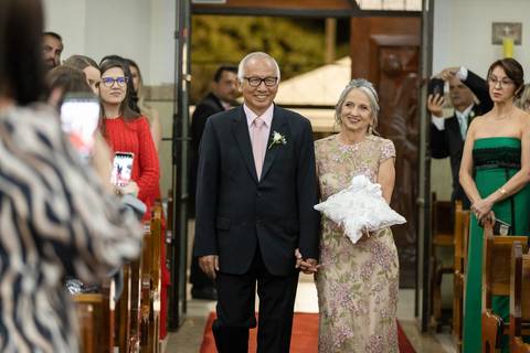 casamento-casar-igreja-cerimonia-noiva-make-salão-maquiagem-vestido-buque-cabelo-espaç0-carro-vestido-atelie-amor-noiva-noivo-madrinha-padrinho-dj-buffet-chacara-brinde-banda-cerimonial-foto-daniel-custodio-uberlandia-minas-gerais-brasil-mundo-fotografo'