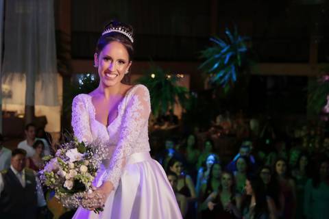 casamento-casar-igreja-cerimonia-noiva-make-salão-maquiagem-vestido-buque-cabelo-espaç0-carro-vestido-atelie-amor-noiva-noivo-madrinha-padrinho-dj-buffet-chacara-brinde-banda-cerimonial-foto-daniel-custodio-uberlandia-minas-gerais-brasil-mundo-fotografo'