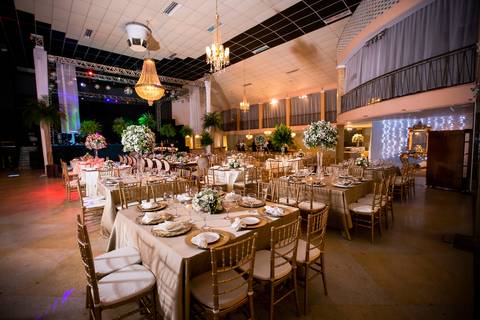 casamento-casar-igreja-cerimonia-noiva-make-salão-maquiagem-vestido-buque-cabelo-espaç0-carro-vestido-atelie-amor-noiva-noivo-madrinha-padrinho-dj-buffet-chacara-brinde-banda-cerimonial-foto-daniel-custodio-uberlandia-minas-gerais-brasil-mundo-fotografo'