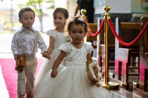 casamento-casar-igreja-cerimonia-noiva-make-salão-maquiagem-vestido-buque-cabelo-espaç0-carro-vestido-atelie-amor-noiva-noivo-madrinha-padrinho-dj-buffet-chacara-brinde-banda-cerimonial-foto-daniel-custodio-uberlandia-minas-gerais-brasil-mundo-fotografo'