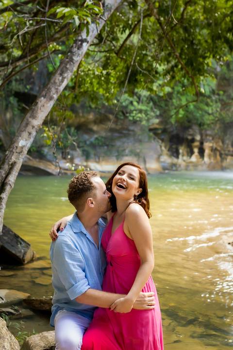 pre-wedding-ensaio-minas-goias-noiva-noivo-fotografias-perinopolis-uberlandia-daniel-custodio-por-do-sol-fotos-casamento-religioso-amor-civil-cartorio-igreja-chacara-buque-terno-vestido-madrinha-padrinho-cerimonalista-cachoeira-aliança-fotos-criativo-'