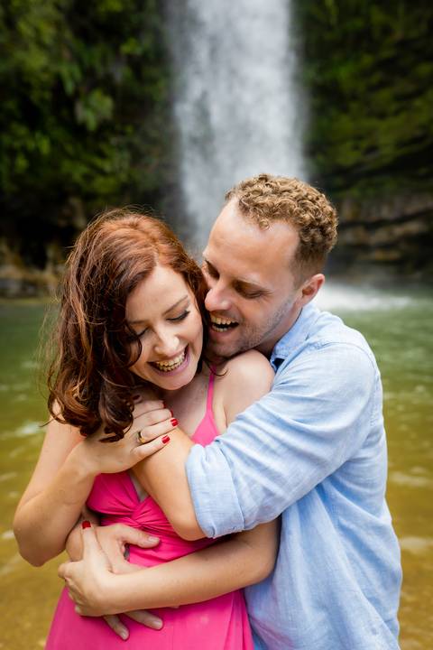 pre-wedding-ensaio-minas-goias-noiva-noivo-fotografias-perinopolis-uberlandia-daniel-custodio-por-do-sol-fotos-casamento-religioso-amor-civil-cartorio-igreja-chacara-buque-terno-vestido-madrinha-padrinho-cerimonalista-cachoeira-aliança-fotos-criativo-'
