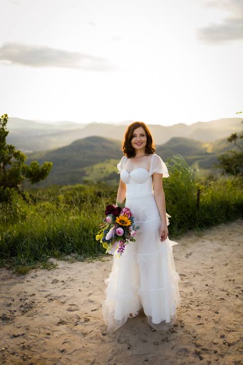pre-wedding-ensaio-minas-goias-noiva-noivo-fotografias-perinopolis-uberlandia-daniel-custodio-por-do-sol-fotos-casamento-religioso-amor-civil-cartorio-igreja-chacara-buque-terno-vestido-madrinha-padrinho-cerimonalista-cachoeira-aliança-fotos-criativo-'