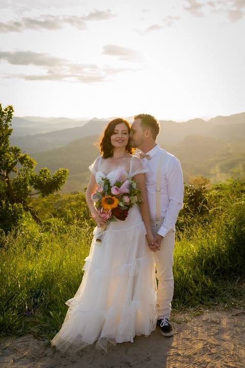 pre-wedding-ensaio-minas-goias-noiva-noivo-fotografias-perinopolis-uberlandia-daniel-custodio-por-do-sol-fotos-casamento-religioso-amor-civil-cartorio-igreja-chacara-buque-terno-vestido-madrinha-padrinho-cerimonalista-cachoeira-aliança-fotos-criativo-'