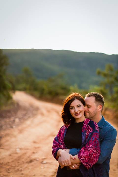 pre-wedding-ensaio-minas-goias-noiva-noivo-fotografias-perinopolis-uberlandia-daniel-custodio-por-do-sol-fotos-casamento-religioso-amor-civil-cartorio-igreja-chacara-buque-terno-vestido-madrinha-padrinho-cerimonalista-cachoeira-aliança-fotos-criativo-'