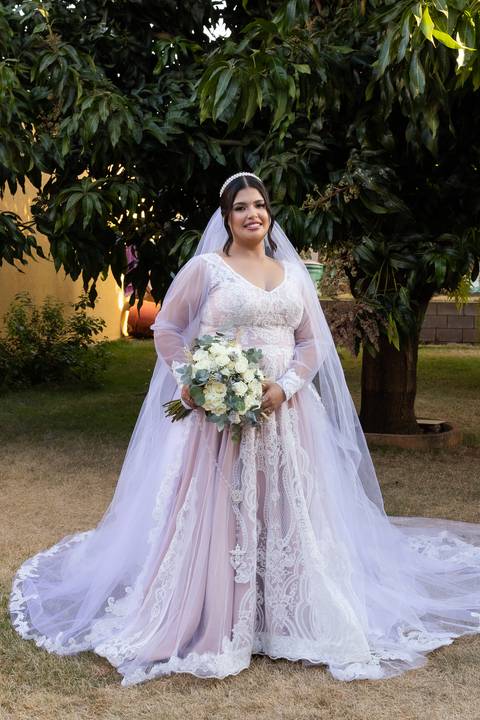 pre-wedding-casamento-ensaio-igreja-cerimonia-noiva-daniel-custodio-fotografias-de-casamento-uberlandia-fotografo-cerimonial-por-do-sol-vestido-terno-atelie-buque-buffet-chacara-banda-uberlandia-minas-gerais-goias-aragauri-brasil-chacara-pista-de dança-'