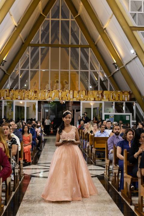 pre-wedding-casamento-ensaio-igreja-cerimonia-noiva-daniel-custodio-fotografias-de-casamento-uberlandia-fotografo-cerimonial-por-do-sol-vestido-terno-atelie-buque-buffet-chacara-banda-uberlandia-minas-gerais-goias-aragauri-brasil-chacara-pista-de dança-'