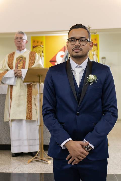 pre-wedding-casamento-ensaio-igreja-cerimonia-noiva-daniel-custodio-fotografias-de-casamento-uberlandia-fotografo-cerimonial-por-do-sol-vestido-terno-atelie-buque-buffet-chacara-banda-uberlandia-minas-gerais-goias-aragauri-brasil-chacara-pista-de dança-'