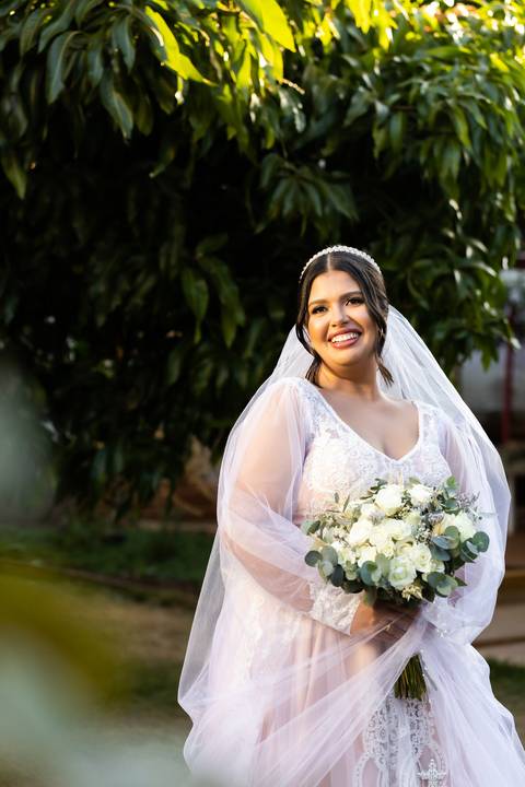 pre-wedding-casamento-ensaio-igreja-cerimonia-noiva-daniel-custodio-fotografias-de-casamento-uberlandia-fotografo-cerimonial-por-do-sol-vestido-terno-atelie-buque-buffet-chacara-banda-uberlandia-minas-gerais-goias-aragauri-brasil-chacara-pista-de dança-'